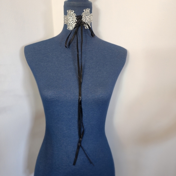 Jewelry - Silver Corset Tie Style Choker Necklace